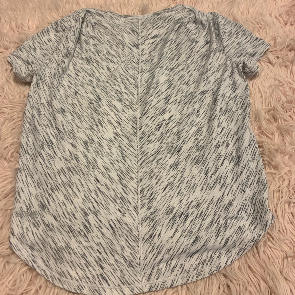 Lululemon Women’s Shirt - Picture 3 of 5